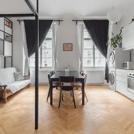 Days - Unique - Old Town Apartment